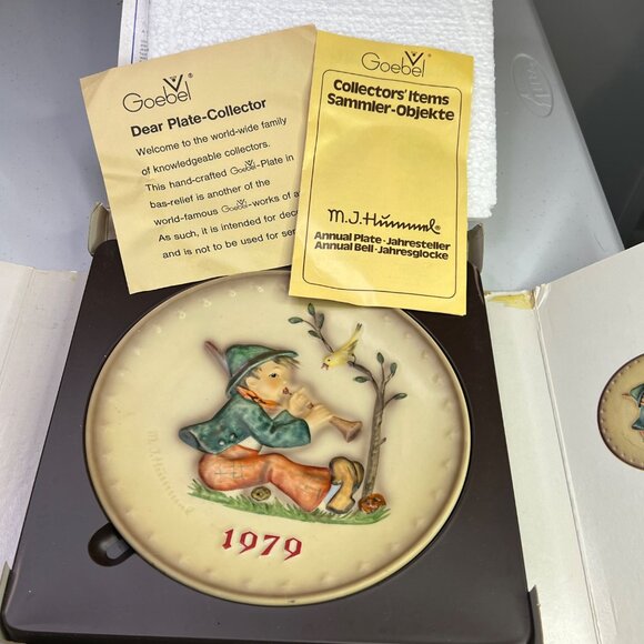 M.J. Hummel 1979 Annual Plate "Singing Lesson" 9th Plate By Goebel Germany - Picture 3 of 9